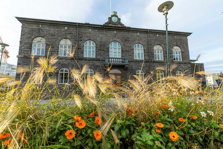 Drögin byggja á vinnu formanna flokka sem fulltrúa eiga á Alþingi sem staðið hefur yfir á kjörtímabilinu.