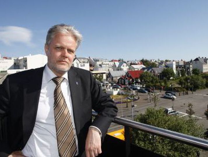 Ólafur Friðrik Magnússon fyrrverandi borgarstjóri á góðri stundu í miðborg Reykjavíkur.