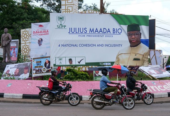 Julius Maada Bio, forseti Síerra Leóne, segir öryggi hafa verið tryggt. Fregnir hafa borist af mögulegri valdaránstilraun í morgun.