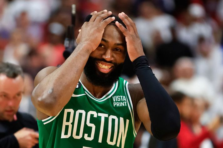 Jaylen Brown var stórkostlegur í leiknum og skoraði 40 stig, þar af fimmtán þriggja stiga skot. 