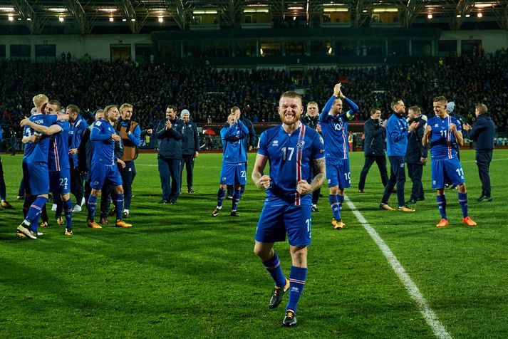 Aron Einar Gunnarsson er einn allra mikilvægasti leikmaður íslenska liðsins og hann fær væntanlega degi meira til að jafna sig á HM næsta sumar en hann fékk á EM í Frakklandi 2016.