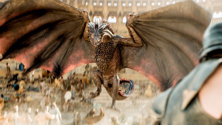 Drogon í hringleikahúsinu í Mereen.