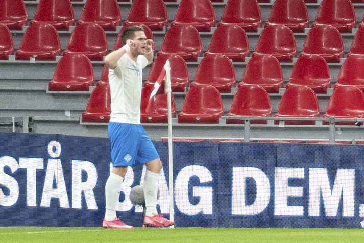 Viðar Örn Kjartansson skoraði gegn Dönum á Parken síðasta haust, í Þjóðadeildinni.