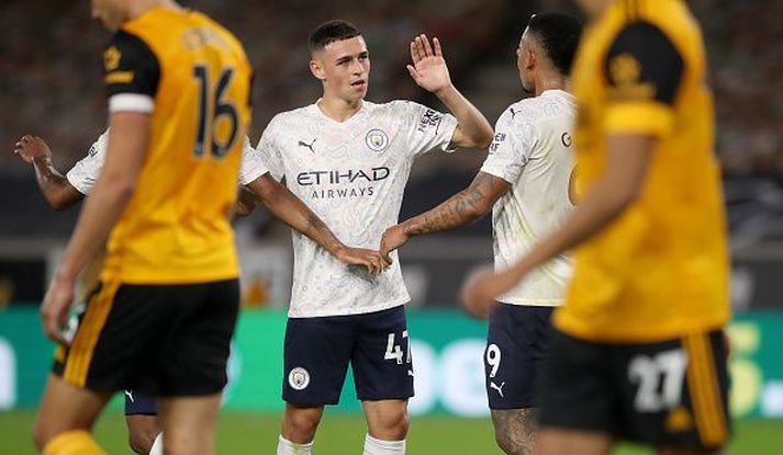 Phil Foden hefur verið í mikið í fréttum eftir að hann og Mason Greenwood fengu tvær íslenskar stelpur í heimsókn upp á hótel ensk landsliðsins er það var hér á landi.