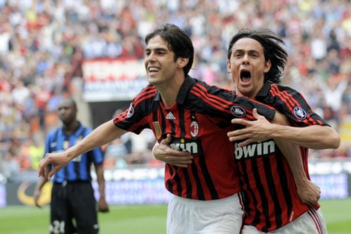 Kaka fagnar marki í leik með AC Milan.