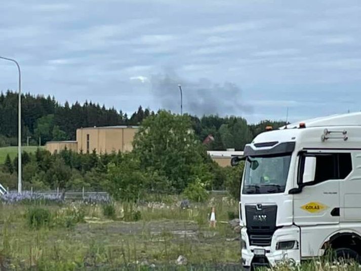 Reykjarstólpa mátti sjá stíga til himins víðs vegar að á höfuðborgarsvæðinu.