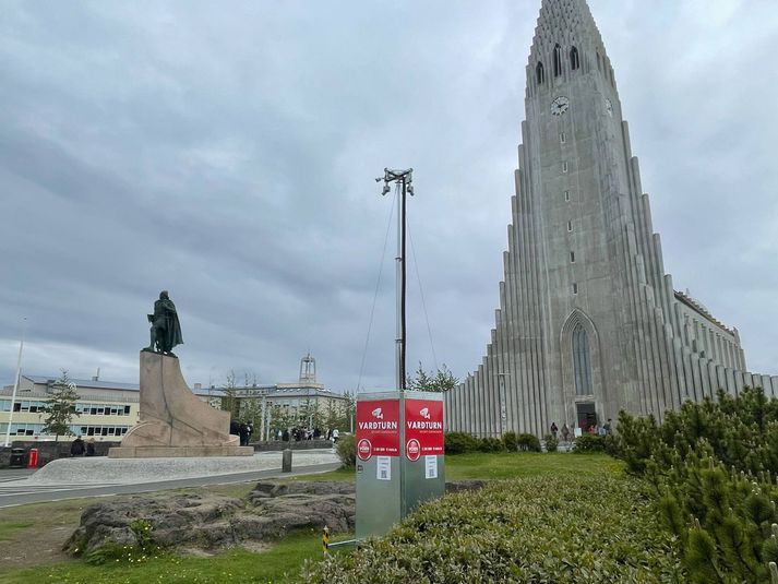 Varðturnarnir eru bæði við Hallgrímskirkju og á Skólavörðustíg. 