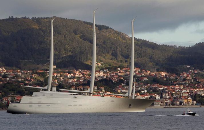 Þessi mynd af snekkjunnu er tekin við Vigo á norðvestur Spáni í síðasta mánuði. 