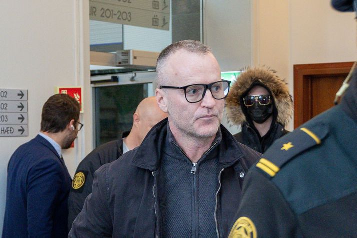 Frá þingfestingu Bankastræti club-málsins. Bak við Ómar má sjá skjólstæðing hans Alexander Mána.