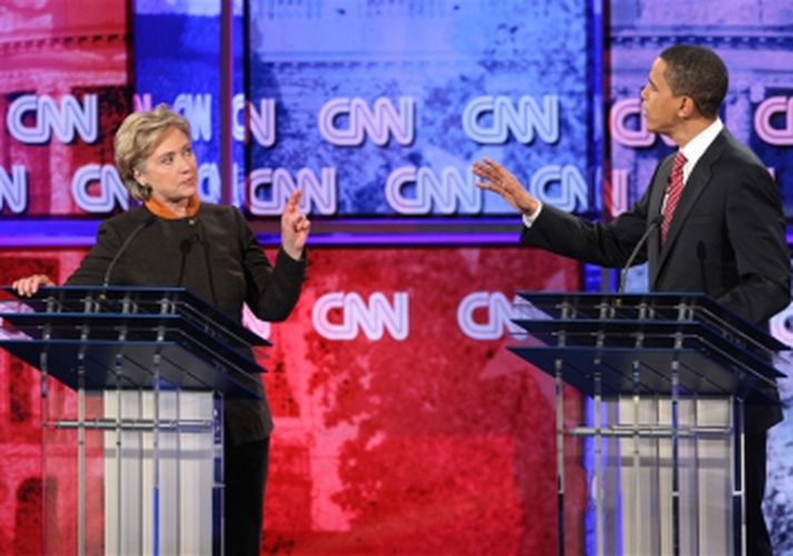 Clinton og Obama takast á í beinni útsendingu CNN sjónvarpsstöðvarinnar í gær.