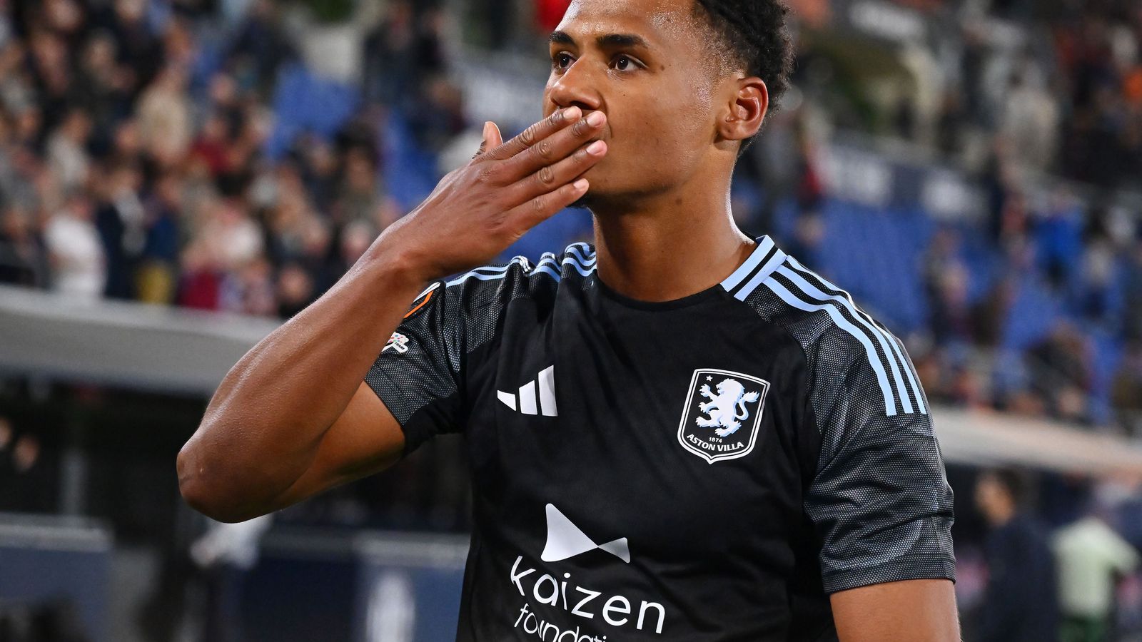 Villa vann með tveimur en Forest fer heim með jafna stöðu