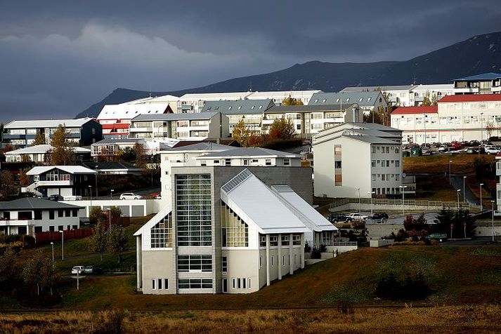 Skuldir safnaðarins nema nú tíföldum árstekjum hans og eru sextíu þúsund krónur á hvern íbúa í hverfinu sem greiðir sóknargjald.Fréttablaðið/Daníel