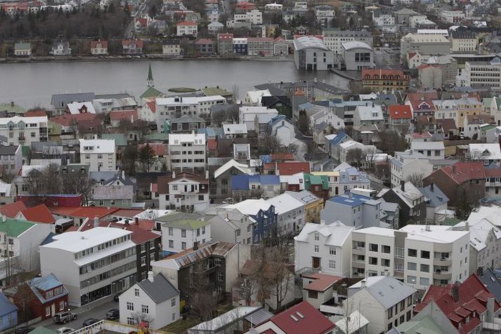 Samkvæmt Fjármálaskrifstofu Reykjavíkurborgar varð borgin fyrir mesta skellinum í fækkun starfandi einstaklinga og atvinnuleysishlutfalli.