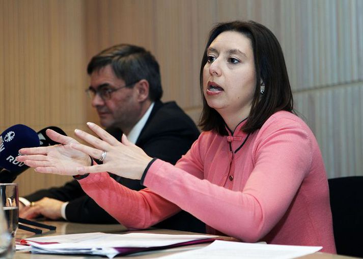 Julie Kozack, yfirmaður sendinefndar AGS, á blaðamannafundi.Fréttablaðið/vilhelm