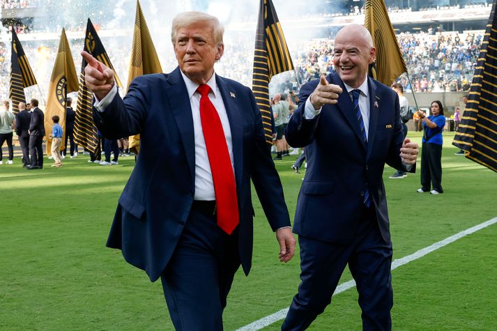 Gianni Infantino, forseti FIFA og Donald Trump Bandaríkjaforseti saman á úrslitaleik HM félagsliða í sumar.