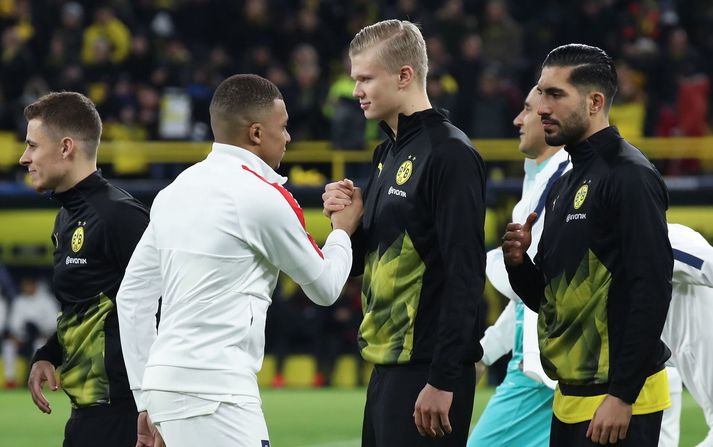 Kylian Mbappe heilsar Erling Haaland fyrir leik Paris Saint-Germain og Borussia Dortmund í Meistaradeildinni.