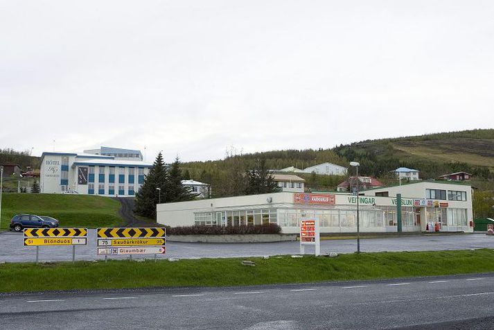 Einn piltanna var ákærður fyrir að aka réttindalaus í nágrenni Varmahlíðar.