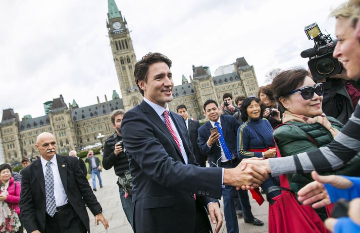 Justin Trudeau við þinghúsið í Ottawa.