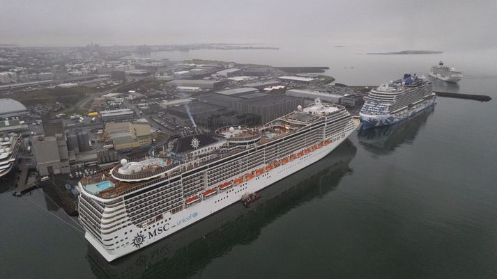 Skemmtiferðaskip í höfn við Reykjavík. Stór hluti af áætluðum framkvæmdum Faxaflóahafna næstu fimmtán árin eru vegna nýrra viðlegukanta.