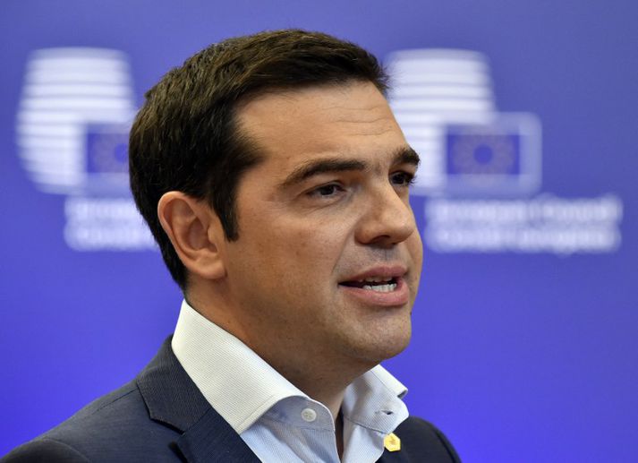 Alexis Tsipras hefur snúið aftur til Aþenu þar sem hann mun ráðgast við aðra ráðherra og fulltrúa Syriza-flokksins.
