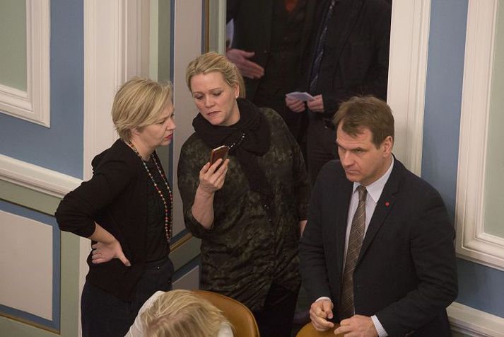 Samfylkingin segir brýnt að draga til baka aðgerðir gegn launafólki sem samþykktar voru í fjárlögum í andstöðu við verkalýðshreyfinguna.