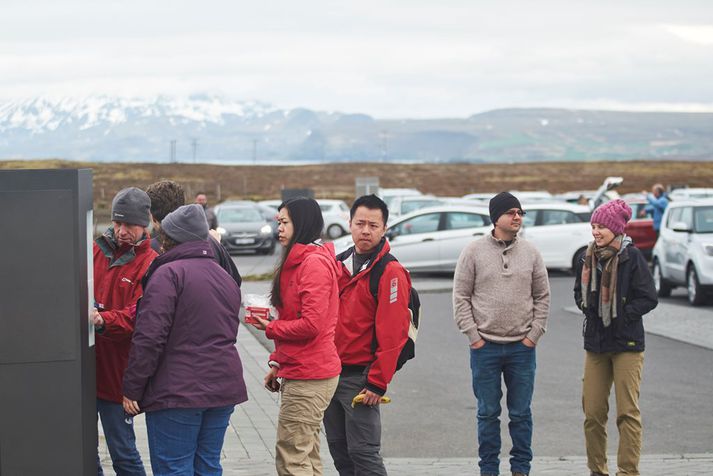 Ferðamenn á Þingvöllum. Ríkisstjórnin ætlar að leggja meira fé í landvörslu.