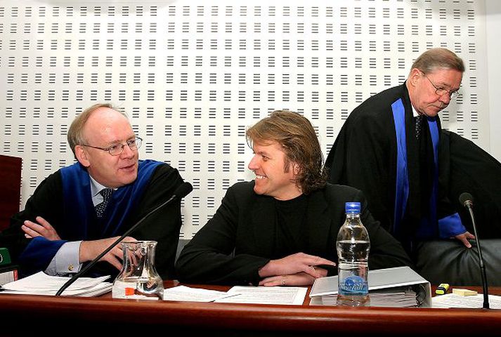 Gestur Jónsson (til vinstri) verjandi Jóns Ásgeirs Jóhannessonar, segir saksóknara í málinu vanhæfan þar sem hann hafi meðal annars leitt húsleit í höfuðstöðvum Baugs Group árið 2002.Fréttablaðið/GVA