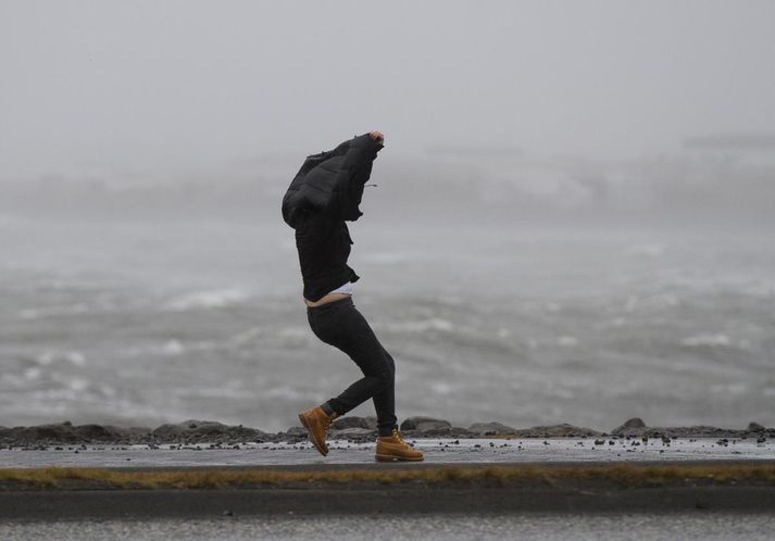 Vindhviður undir Hafnarfjalli fara upp í 46 metra á sekúndu.