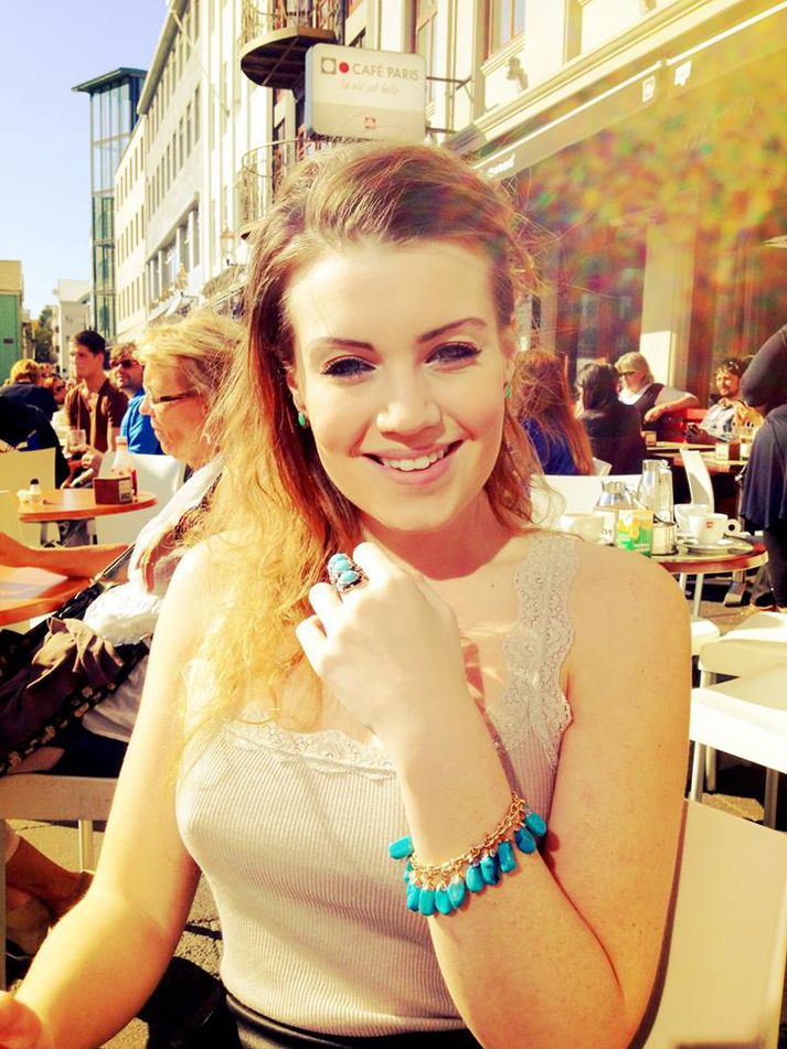 Tveir strákar komu Bryndísi til bjargar fyrir átta árum og leitar Bryndís þeirra.