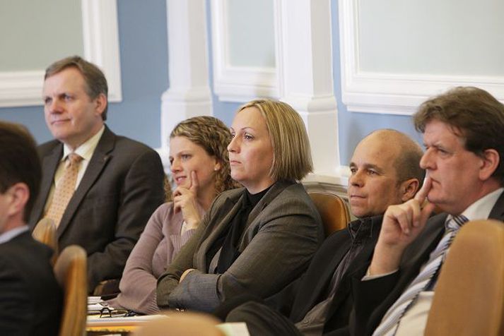 Frá Alþingi Unnur Brá Konráðsdóttir vildi vita um fjölda beiðna um greiðsluaðlögun sem lagðar hafa verið fyrir dómstóla.fréttablaðið/vilhelm