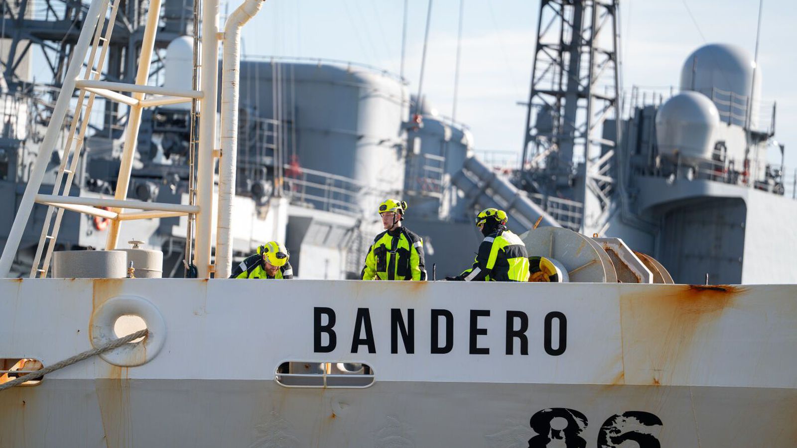 Bandero dregið úr höfn og flutt til Akra­ness