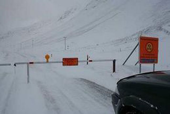 Lokað vegna snjóflóðahættu.