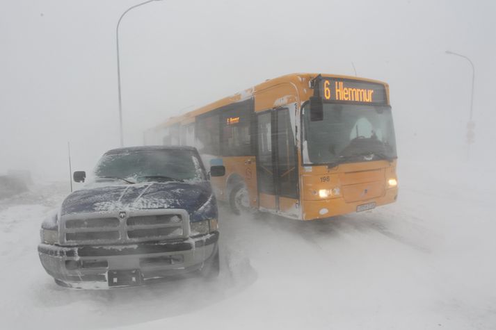 Röskun hefur orðið á ferðun strætó í morgun.