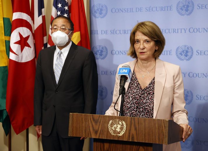 Mona Juul ásamt Zhang Jun, þáverandi sendiherra Kína gagnvart Sameinuðu þjóðunum, á fundi öryggisráðsins árið 2021.