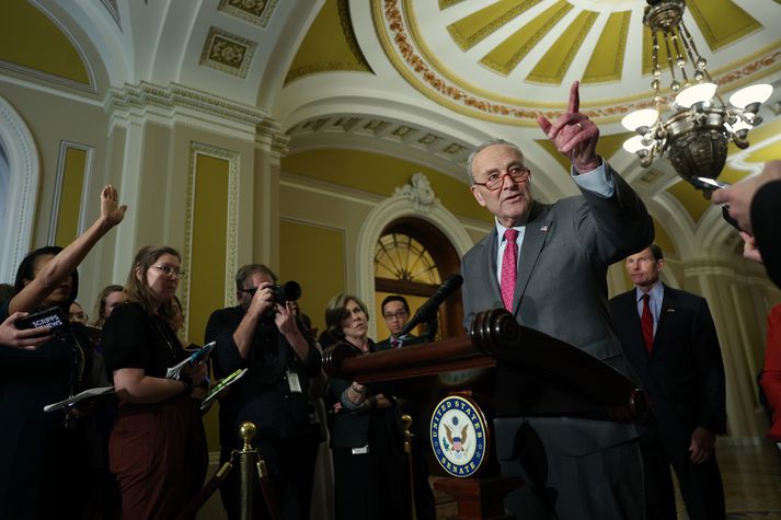 Chuck Schumer lét Repúblikana heyra það vegna ákvörðunar dómara í Texas um að ógilda markaðsleyfi þungunarrofslyfs.