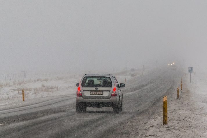 Björgunarsveitir til aðstoðar á heiðinni.