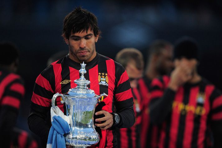 Tevez með FA-bikarinn á Wembley