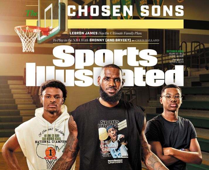 LeBron James ásamt sonum sínum á forsíðu Sports Illustrated.