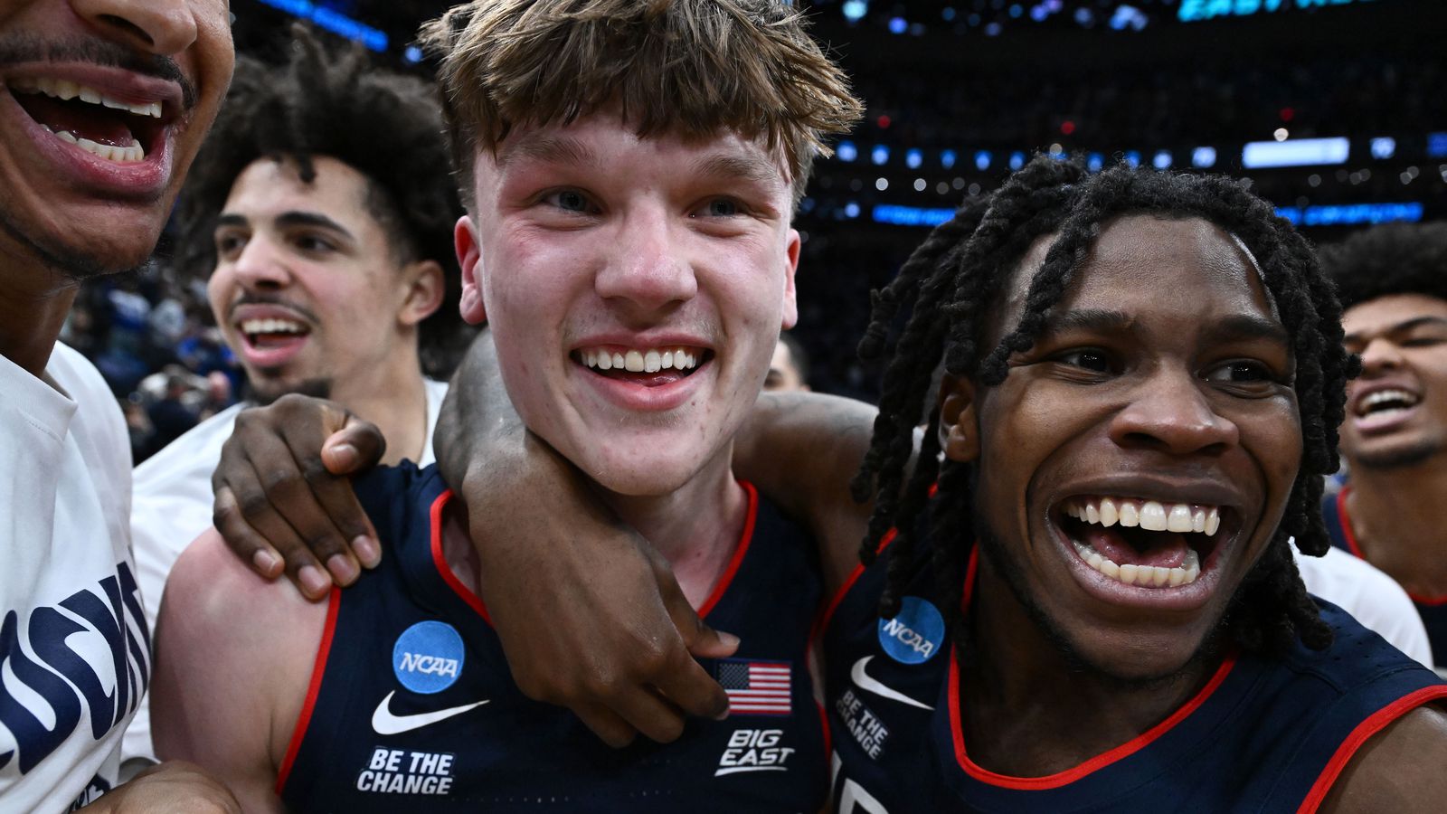 Ævintýra­leg sigur­karfa Indiana-stráksins í Mars­fárinu