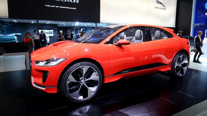 Jaguar I-Pace á bílasýningunni í Genf.