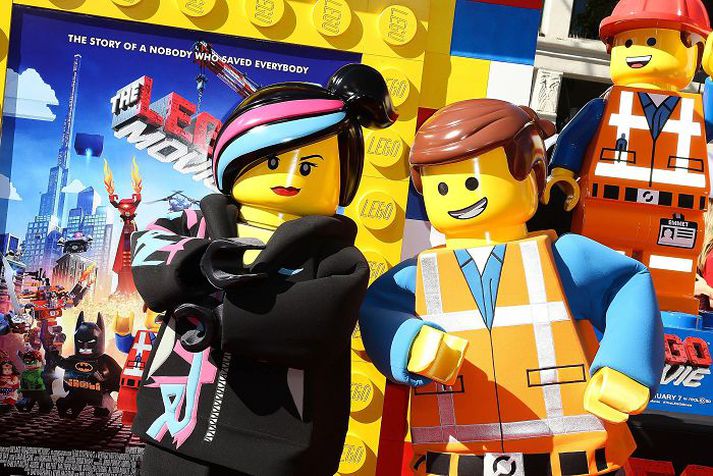 Aðalpersónur The Lego Movie á frumsýningardegi fyrir rúmu ári.