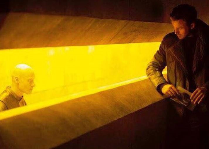 Tómas Lemarquis og Ryan Gosling í hlutverkum sínum í Blade Runner 2049.