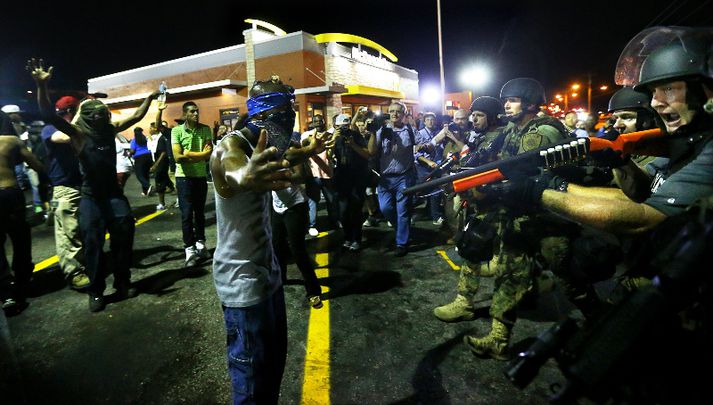 Mótmæli hafa nú staðið yfir í Ferguson í Missouri tíu nætur í röð.