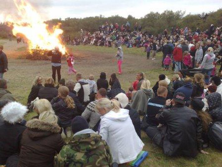 Mikil stemning var við brennuna í Húsafelli í kvöld.