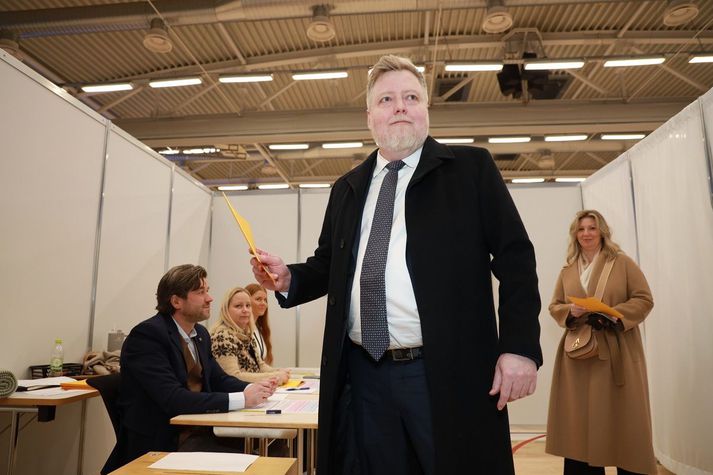 Sigmundur Davíð Gunnlaugsson á kjörstað í morgun.