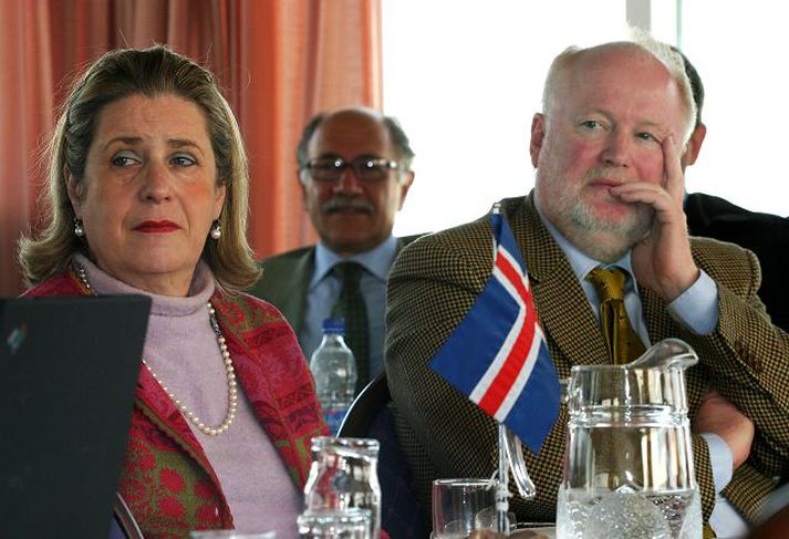ítalski sendiherrann Rosa Anna Coniglio Papalia, sendiherra Ítalíu á Íslandi, sat fundinn. Við hlið hennar er Pétur Björnsson, ræðismaður Ítalíu á Íslandi.