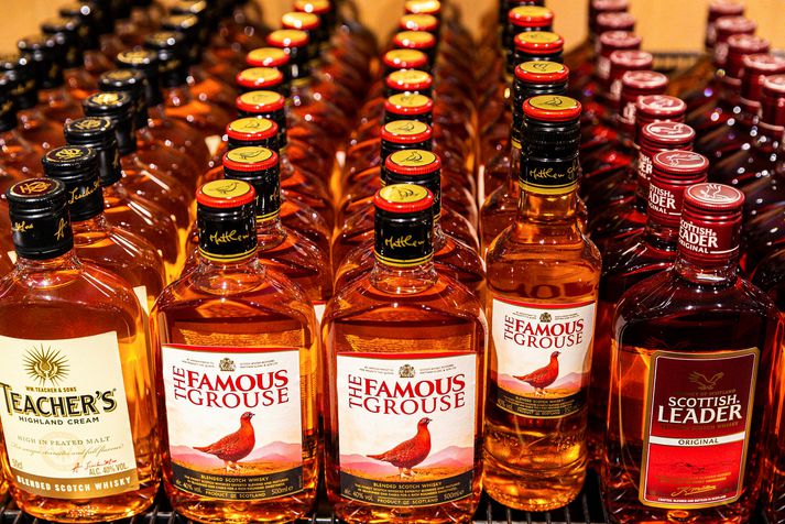 Maðurinn stal meðal annars einni Famous Grouse flösku.