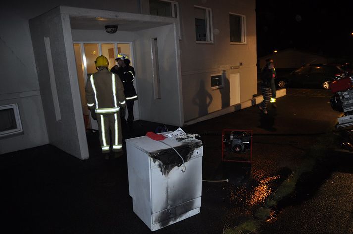 Íbúðin er óíbúðarhæf vegna sóts og skemmda af eldi.