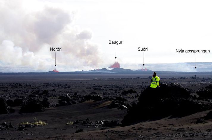 "Nýja gossprungan" is the new eruption just two km north of Dyngjujökull.