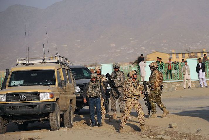Danskur hermaður fórst þegar vegasprengja sprakk í Afganistan.